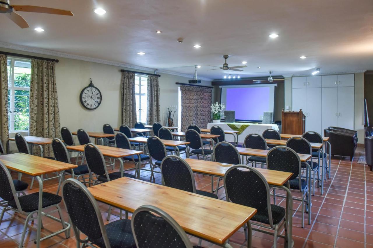Oxford Lodge Vryheid Exterior photo