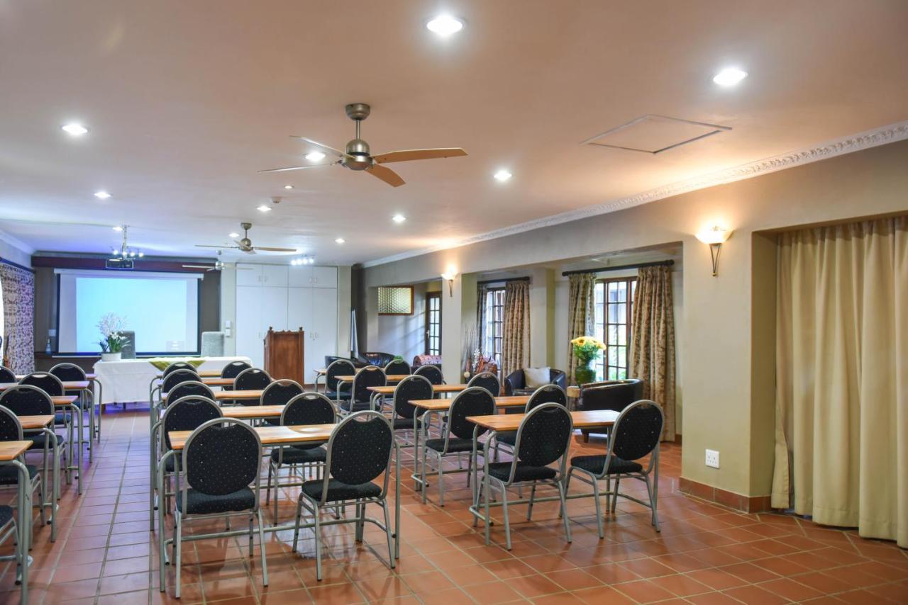 Oxford Lodge Vryheid Exterior photo